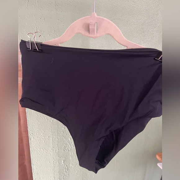 LSPACE Bitsy Cut black Bikini Bottoms size M - Picture 2 of 2